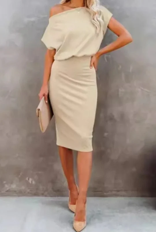 Caroline - Moderiktig klänning för kvinno