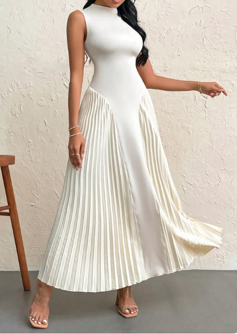 Esther - Elegant klänning med rund halsringning och lång kjo