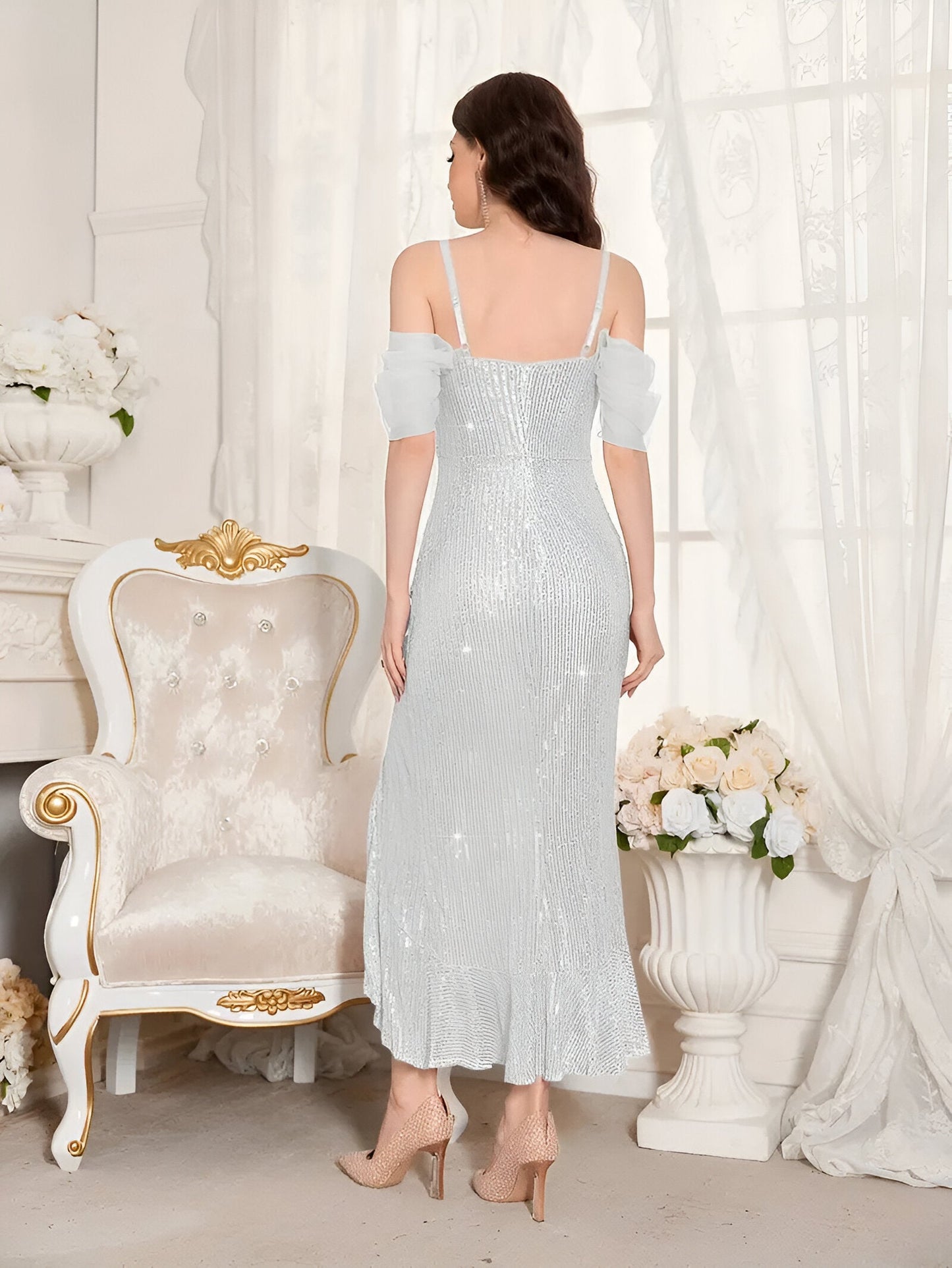 Beate | Glamorös paljettklänning med kalla axlar