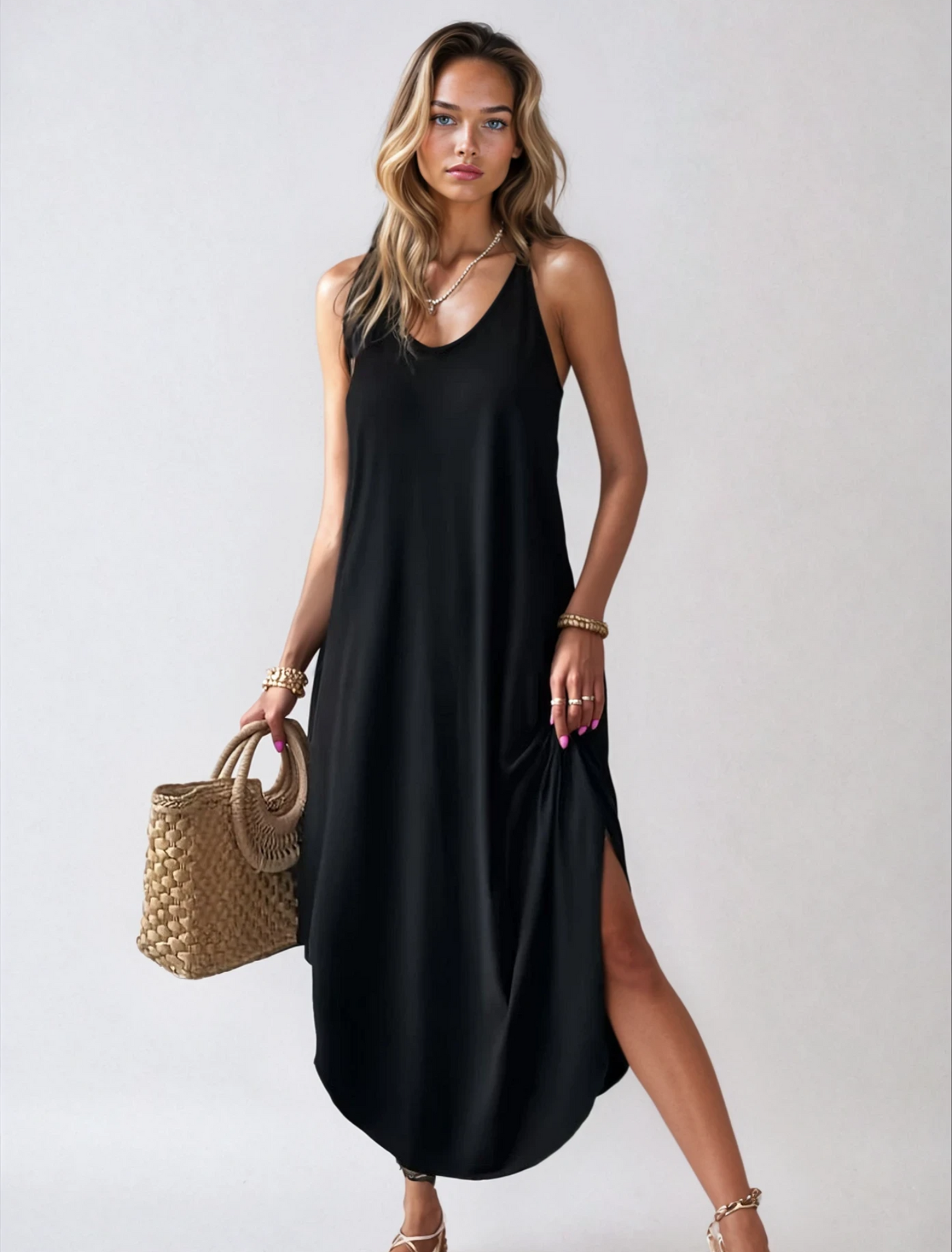 Alva | Lång Flödande Sommarklänning med Smala Axelband