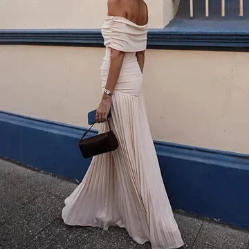 Elenore - Plisserad klänning med axelband