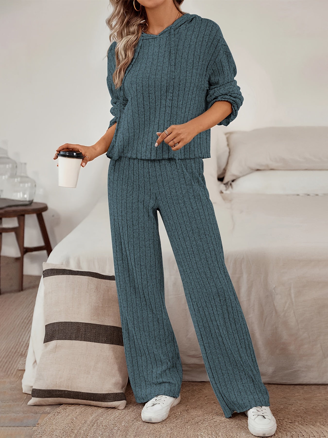 Chloe | Casual Stickad Hoodie & Raka Joggers