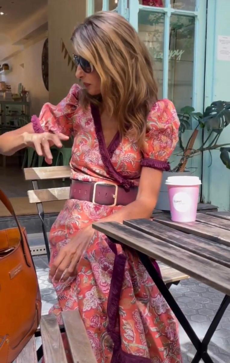 Harriet | Elegant rosa maxiklänning med korta ärmar