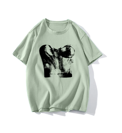 Britta - Hirsionsan Harajuku T-shirt med grafiskt tryc