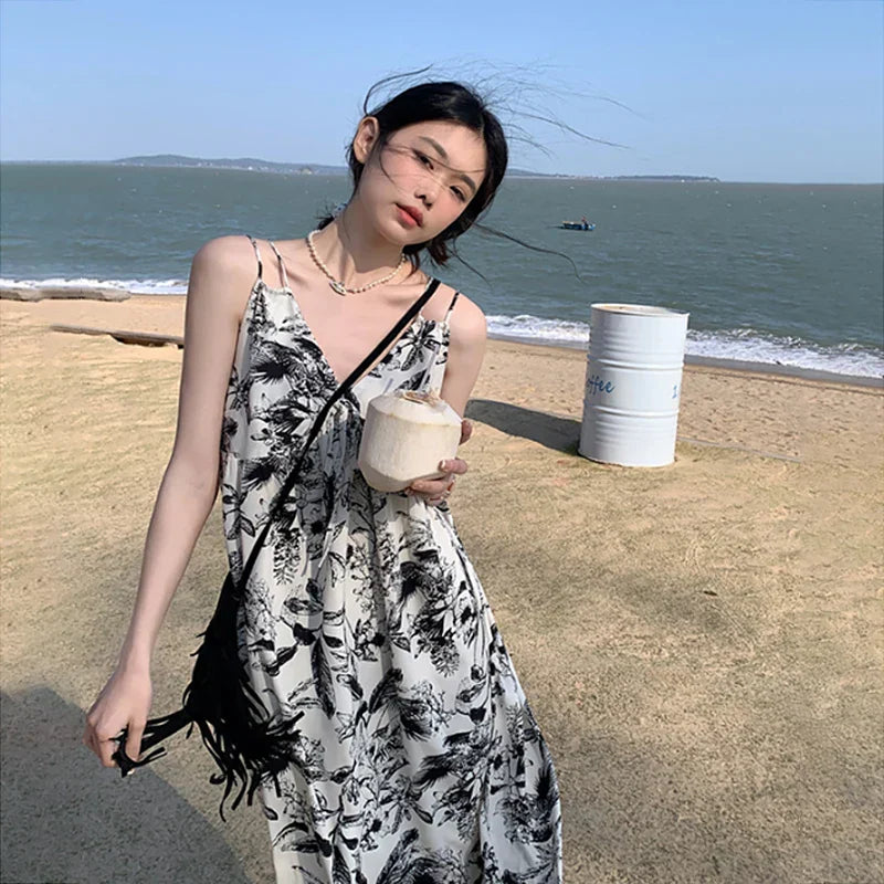 Lize - Blommig strandklänning med V-ringning