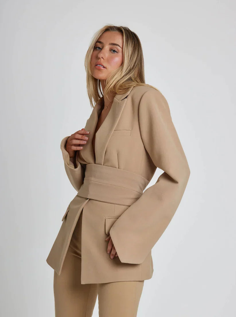 Isabelle | Elegant Blazer För Alla Tillfällen