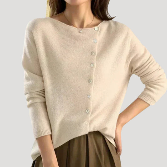Liv | Asymmetrisk Stickad Jumper med Knappar för Vardag
