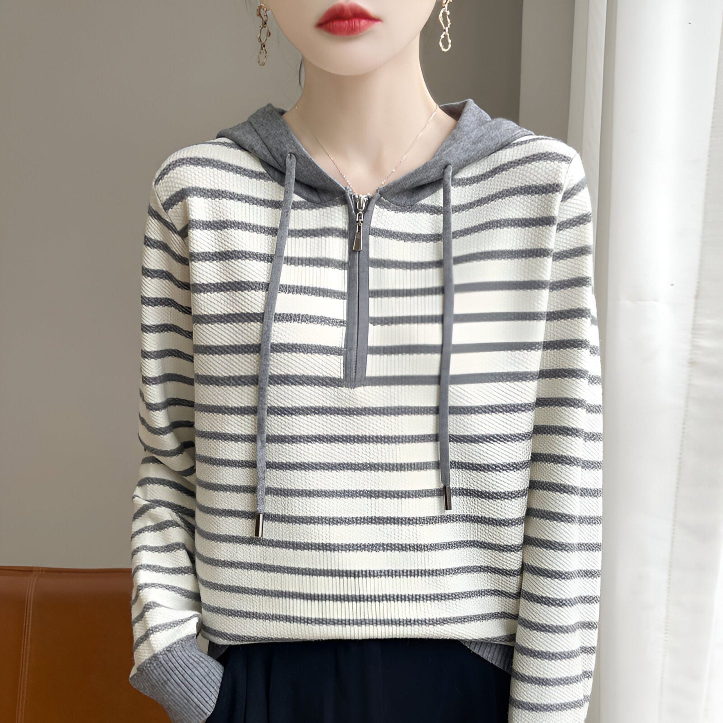 Annika | Mysig och chic randig stickad cape-tröja