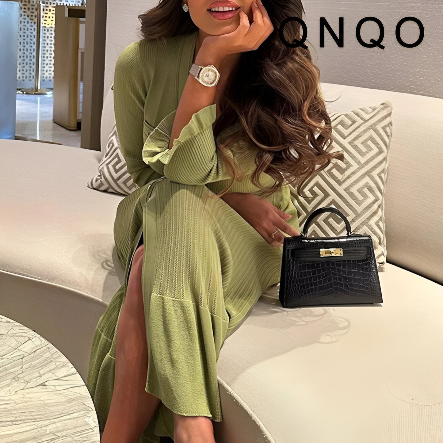 Qnqo | Enkelt chic stickad klänning