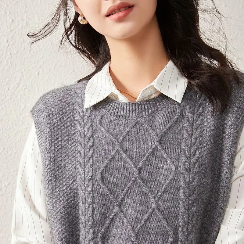 Alma | Tidlös Stickad Väst i Modern Design