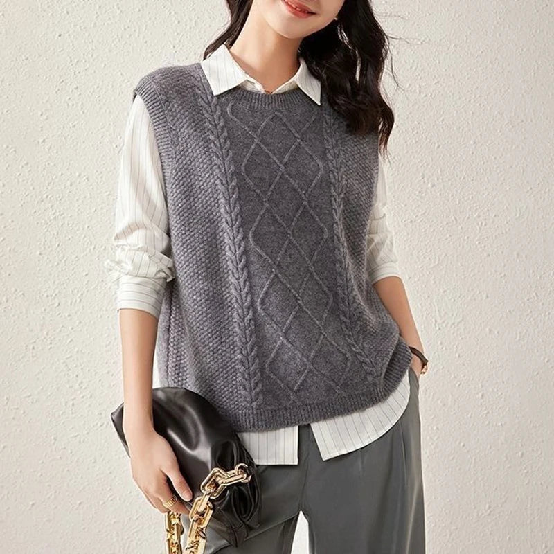 Alma | Tidlös Stickad Väst i Modern Design