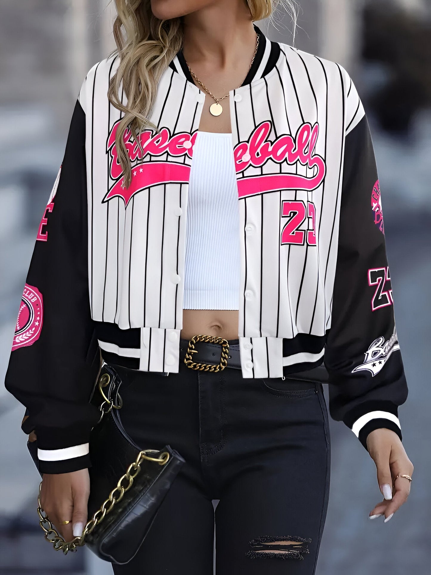 Lucinda | Damjacka med bokstavstryck och tryckknappar