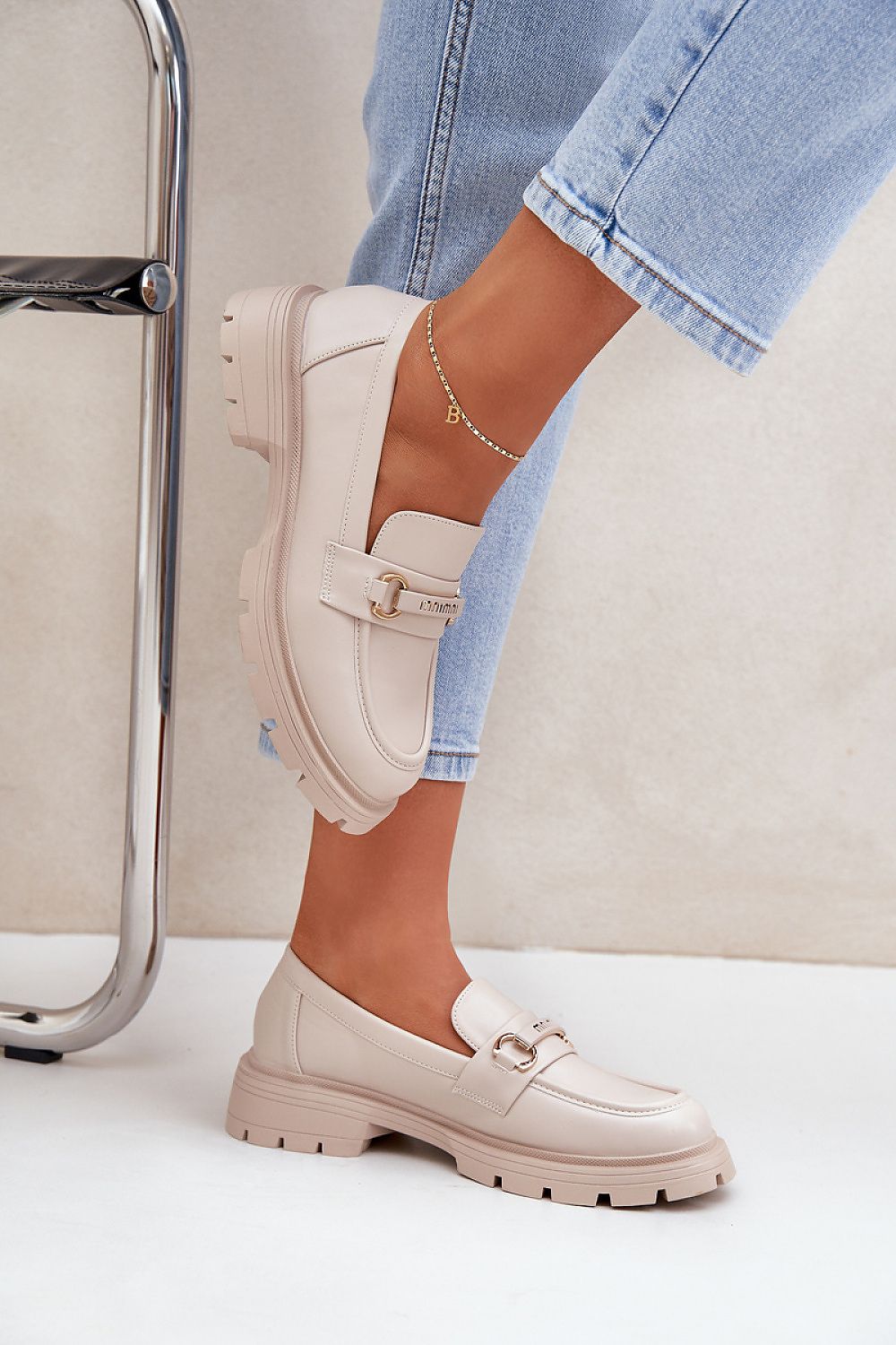 Emilia | klassiska loafers med dekorativ rem