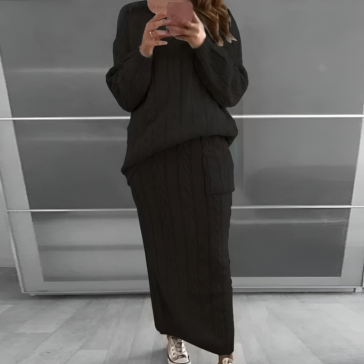 Liane |Mysig vinterstämning: stickad tröja och kjol (säsong 1)