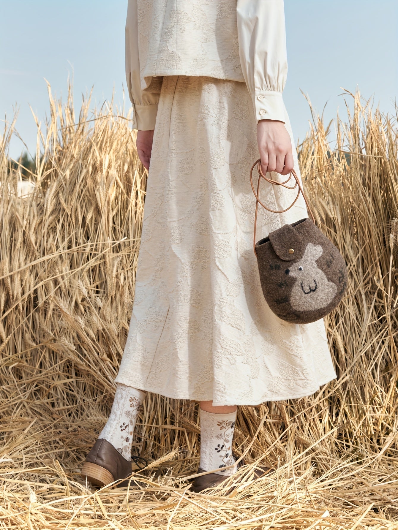 Freja | Midilång jeanskjol med vintagebroderi