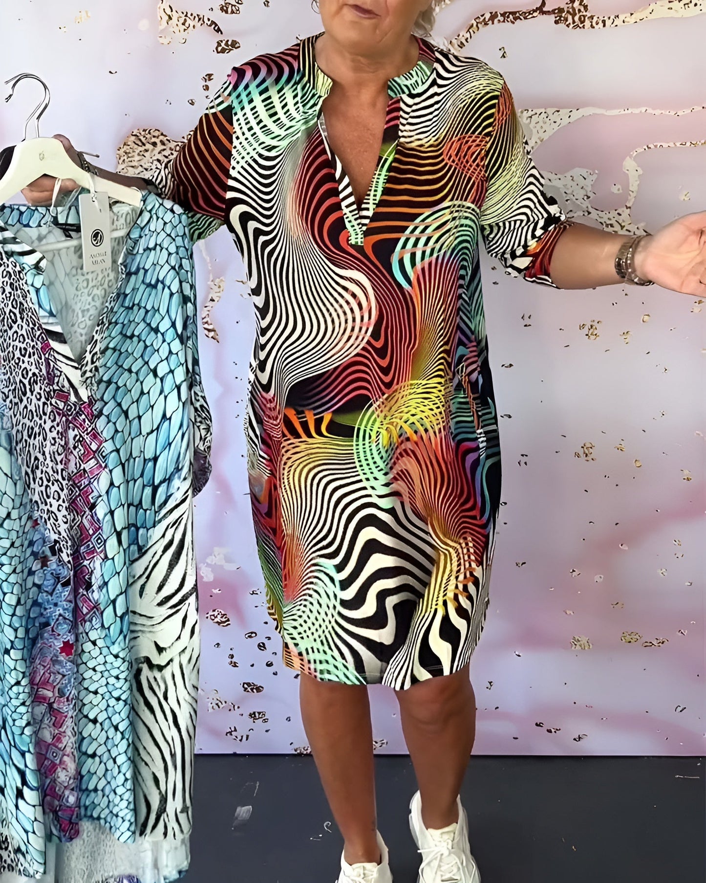 Leonie | Färgstark Klänning Med V-Ringning