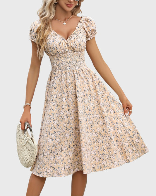 Bettina | Blommig midiklänning med puffärm och smickrande v-ringning