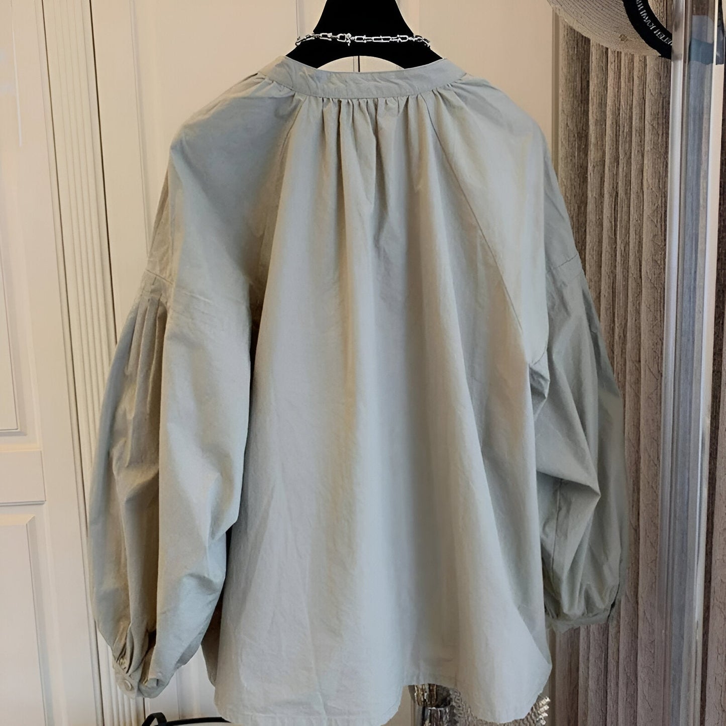 Mira | Enkel elegans med en vintage twist