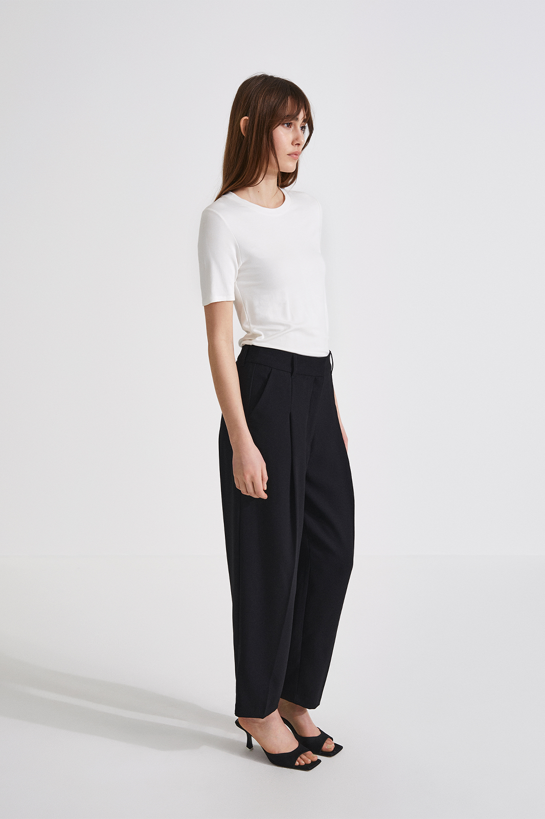 Kristina | Svarta Croppade Kostymbyxor