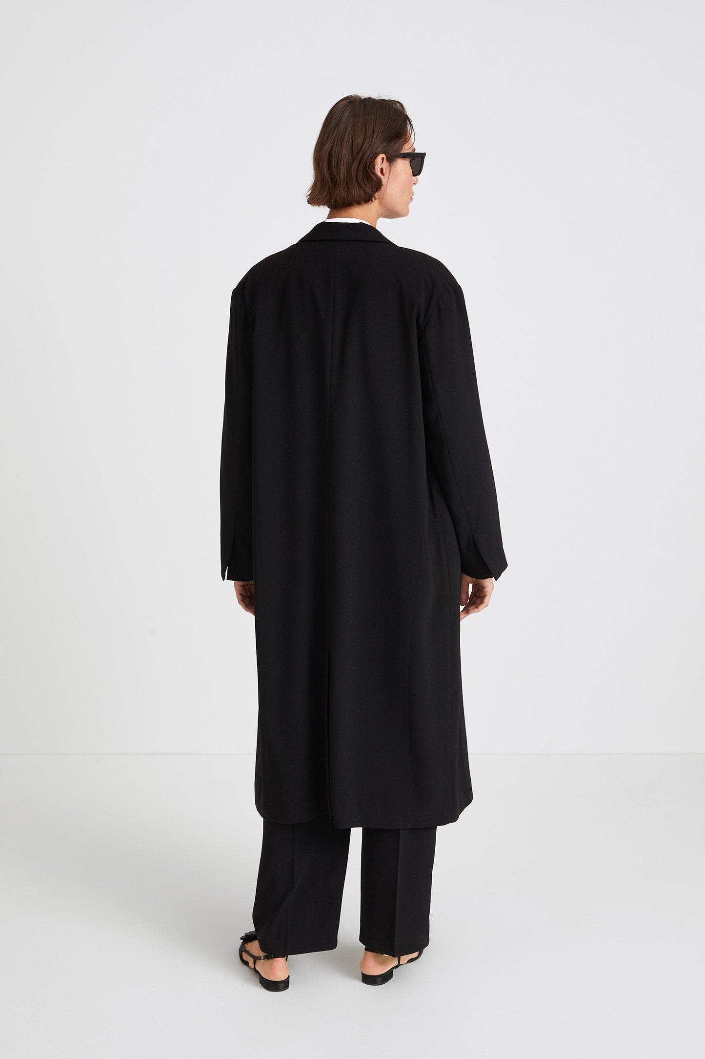 Saga | Elegant Dubbelknäppt Kappa i Lyxig Crepe
