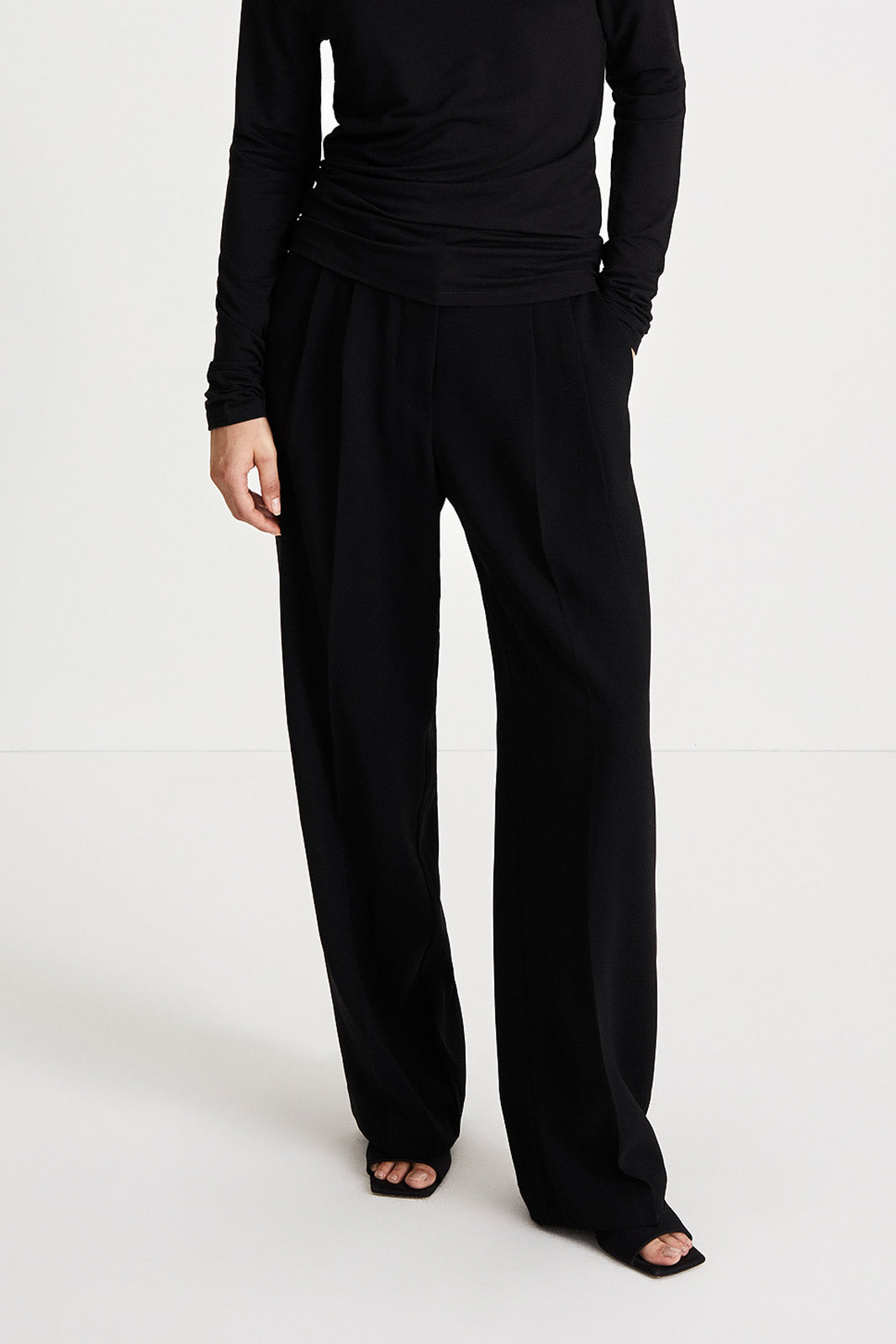 Karin | Eleganta Hellånga Crepebyxor