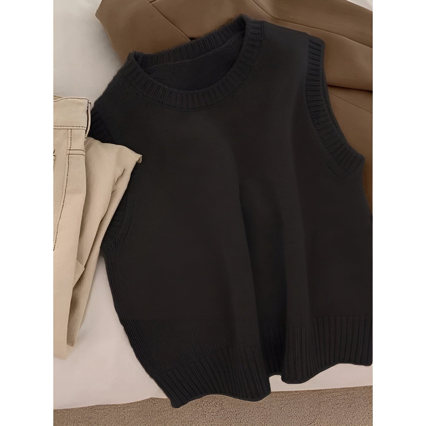 Astrid | Trendig Stickad Väst med Modern Touch